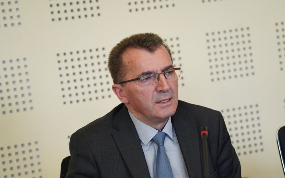 Komisioni per siguri 6 of 8 1