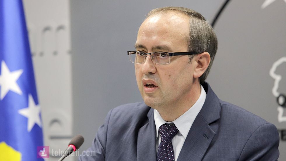 konference Avdullah Hoti Hykmete Bajrami dhe Muharrem Nitaj foto Ridvan Slivova 4 e1659433748620