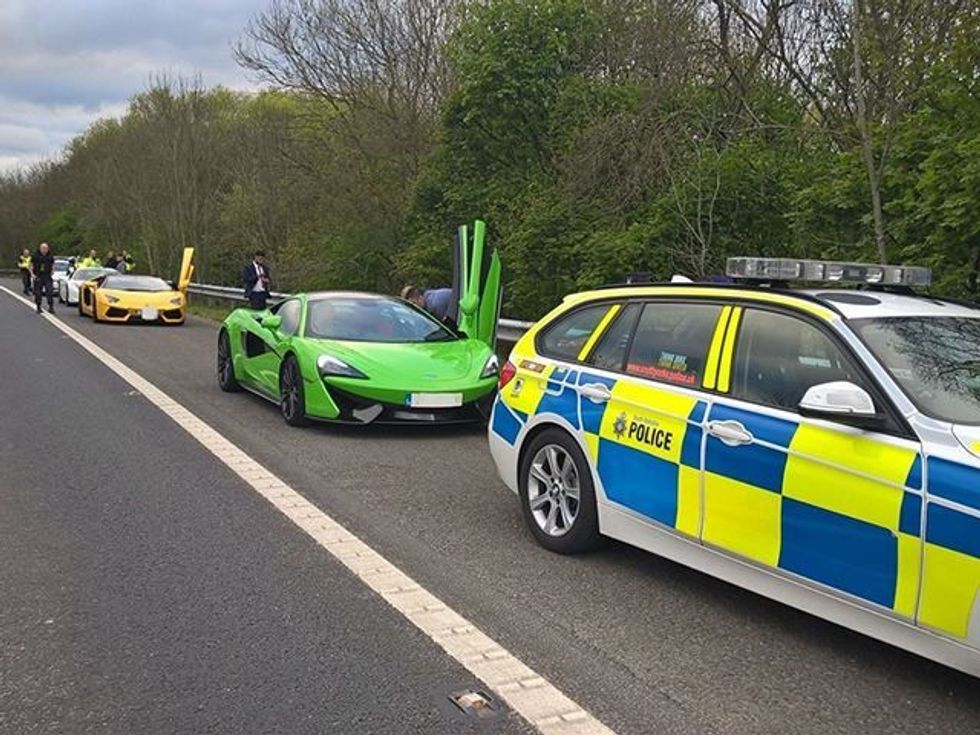 Konfiskohen tre super veturat qe garonin ne autostrade foto 3