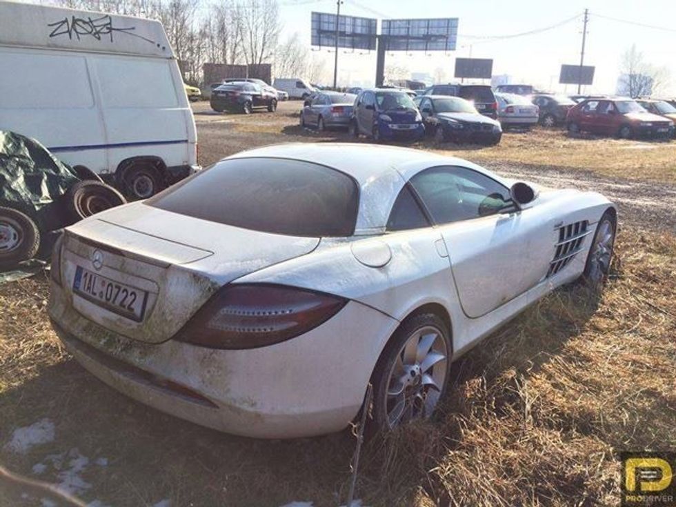 Konfiskohet Mercedes Benz SLR McLaren lihet i braktisur per gjashte vjet foto 4