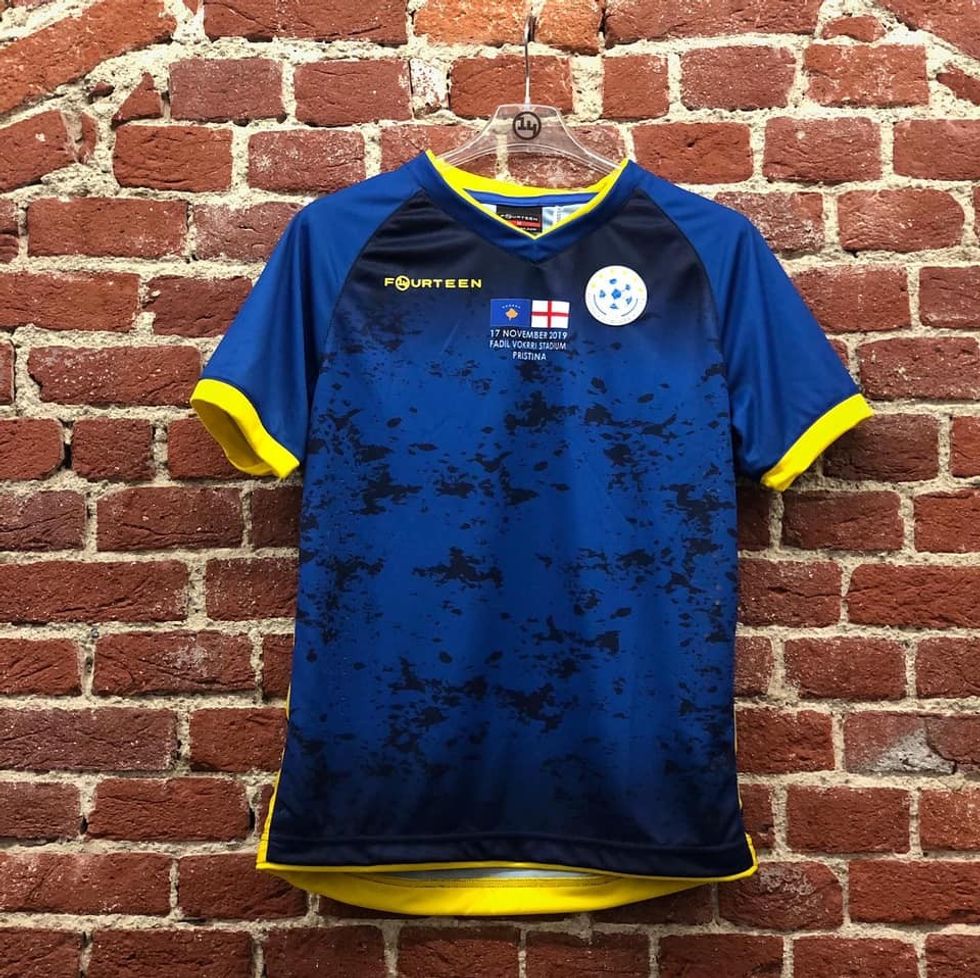 Kosove Angli Fanellat