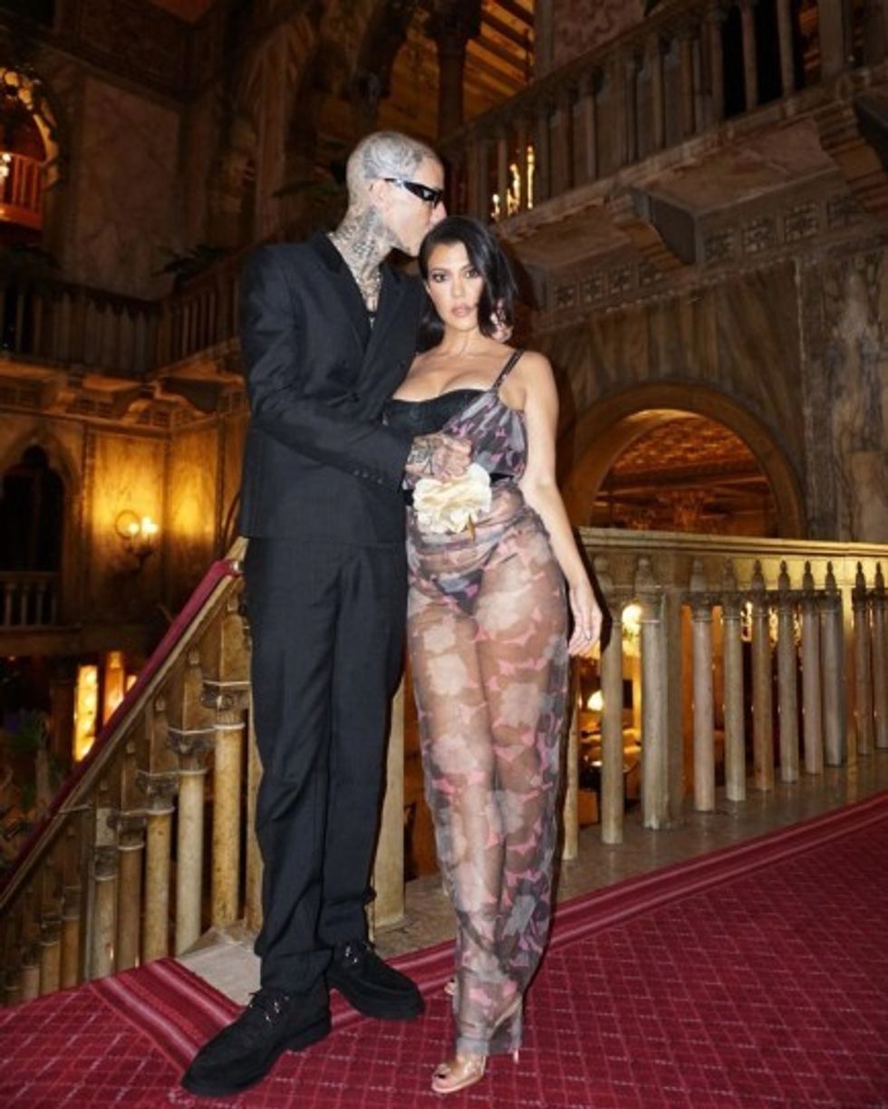 kourtney kardashian travis barker 25