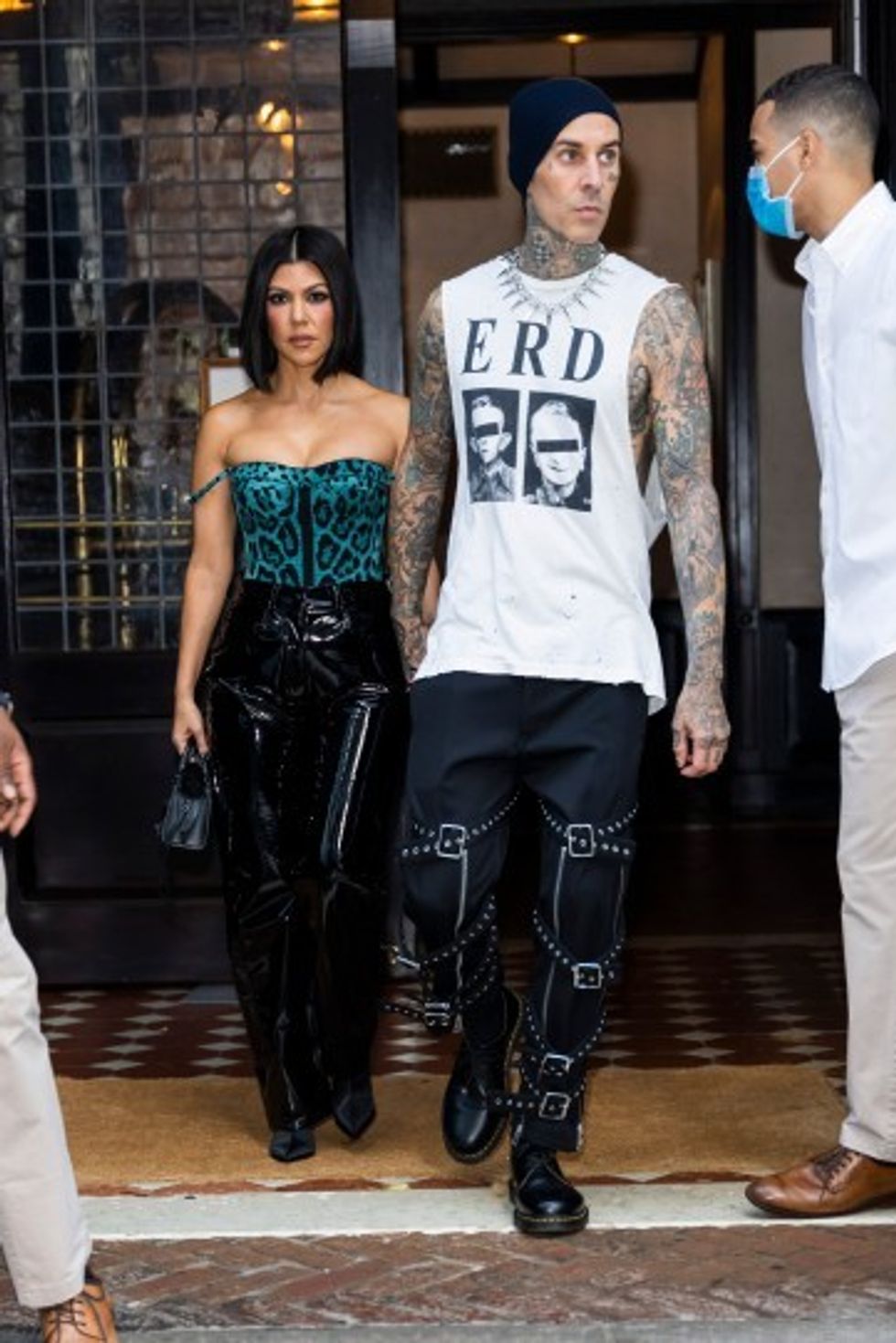 kourtney kardashian travis barker 4