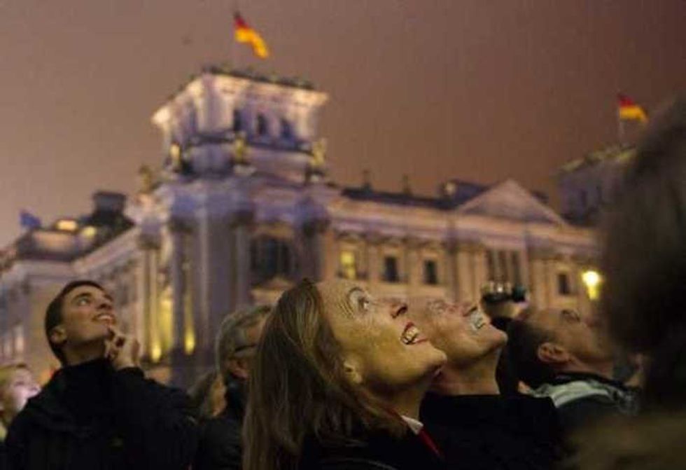 KREMTIMI I 25 VJETORIT TE RENIES SE MURIT TE BERLINIT