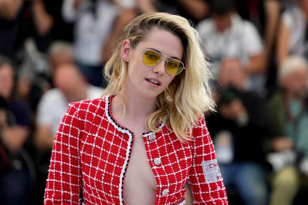 kristen stewart braless