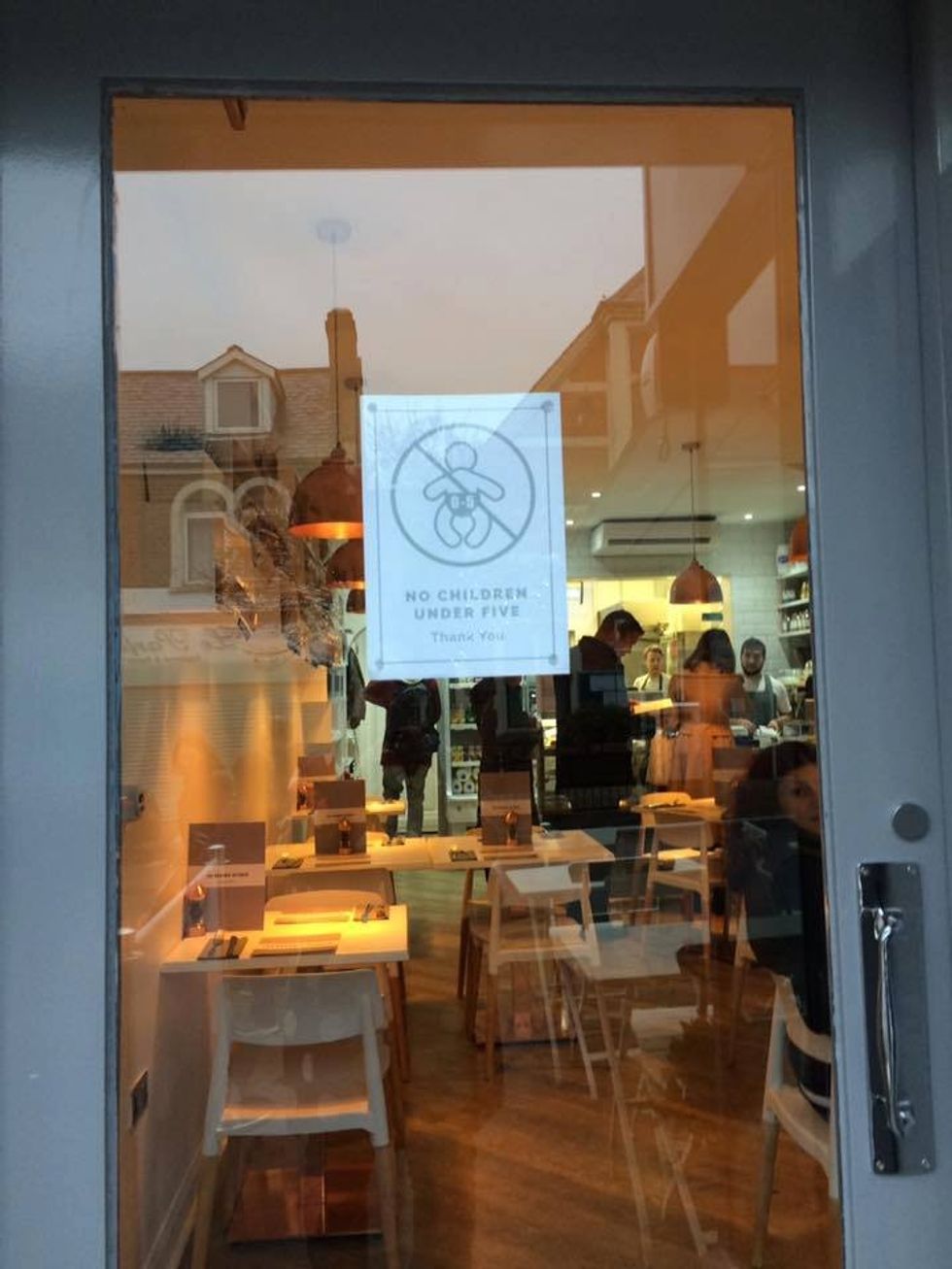Kritika për restorantin që ndalon prindërit të hynë me fëmijë nën pesëvjeçar foto