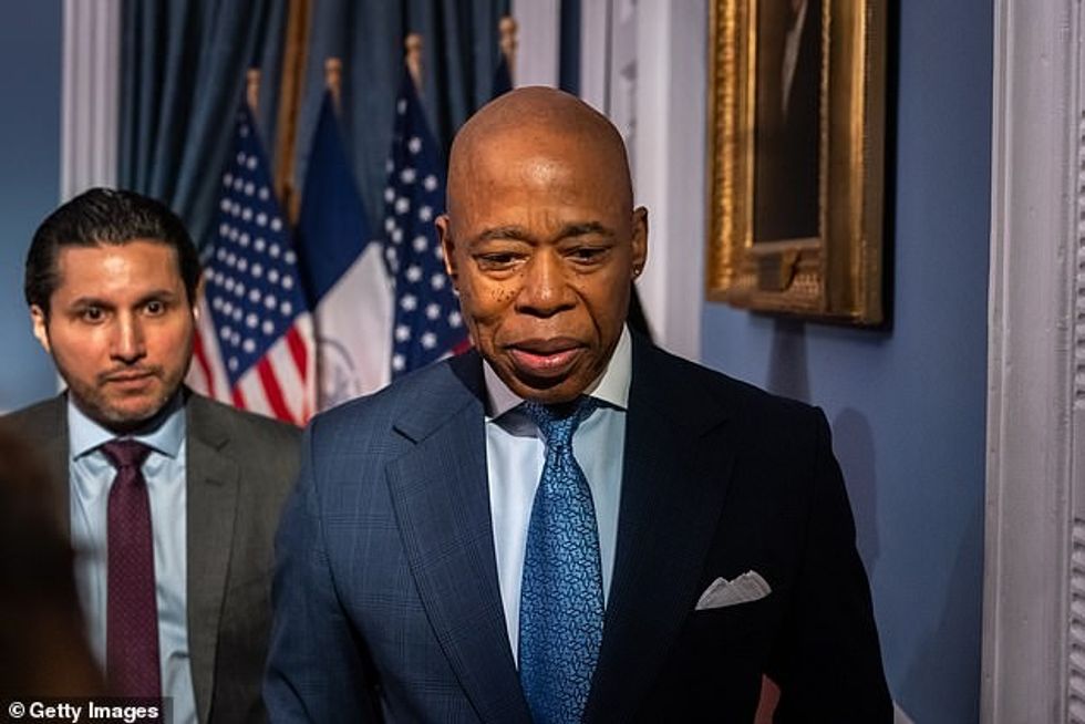 Kryebashkiaku i dërgoi një letër reperit të përvuajtur më 4 qershor duke përmendur si arsye videon e reperit duke sulmuar ish të dashurën Cassie Ventura.