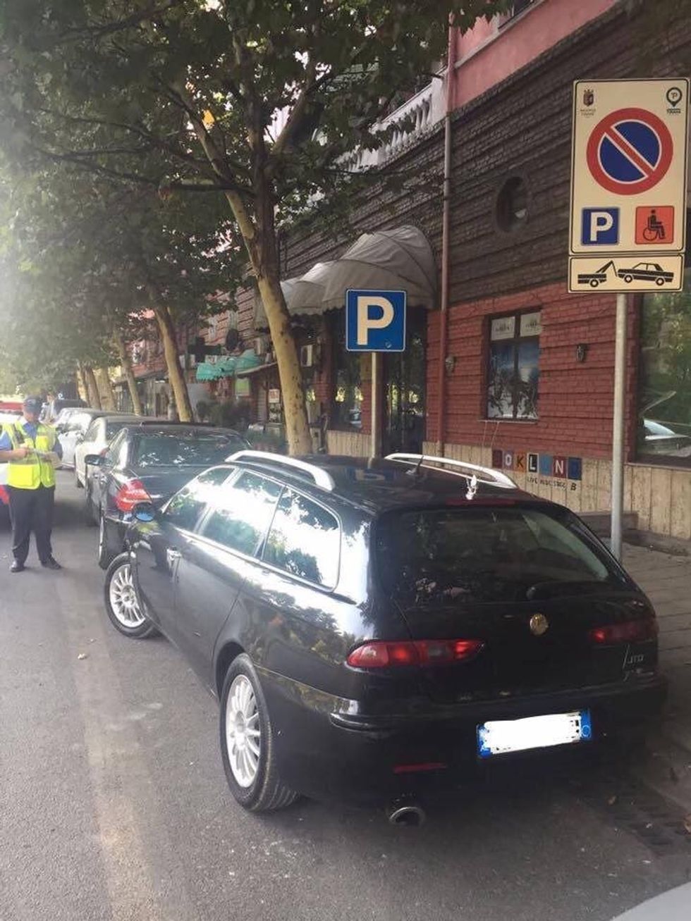 Kryetari Tiranës i gëzohet veturave të parkuara pa leje me parate e gjobave ndertojme shkolla foto 3