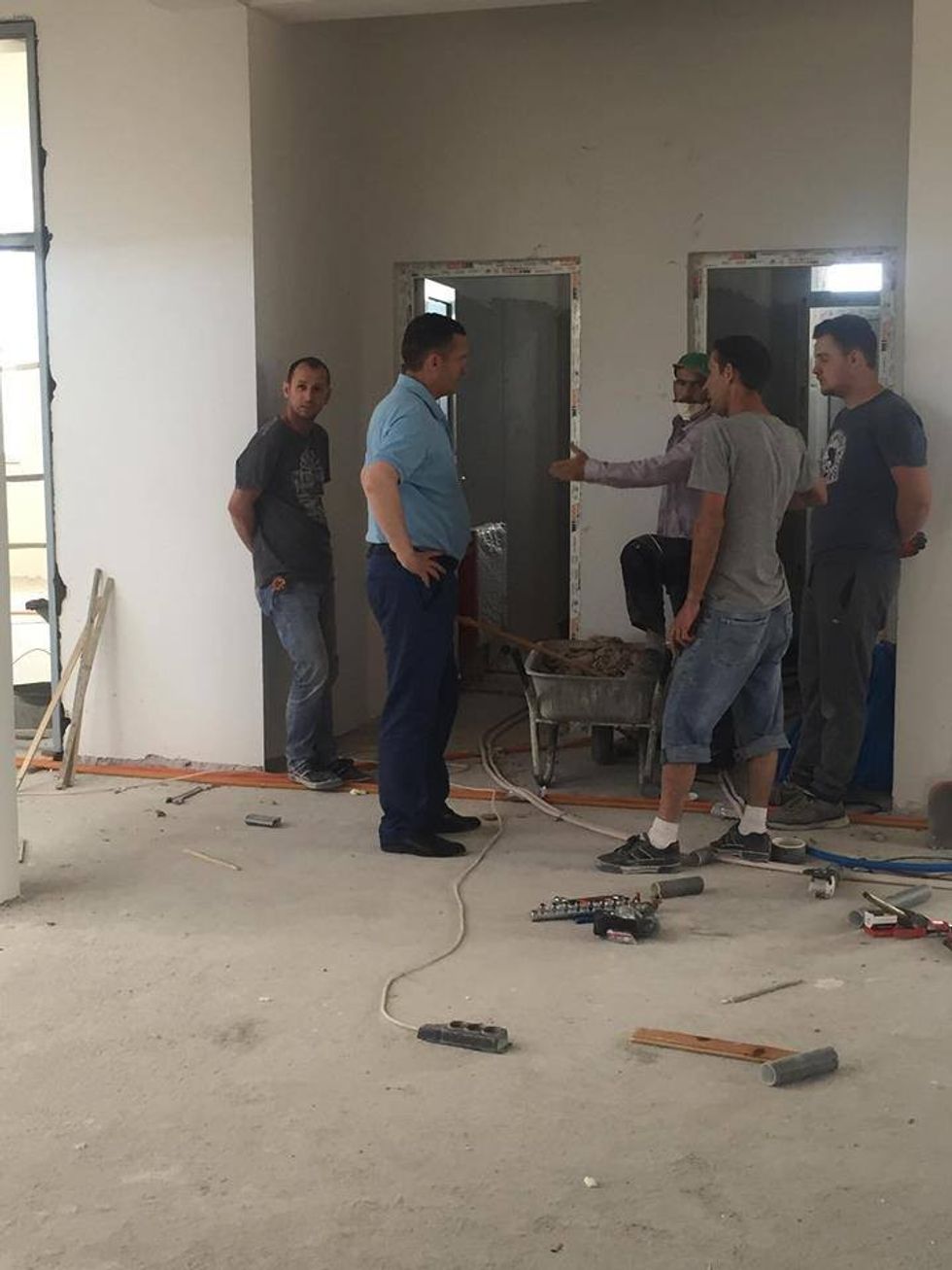 Kryetari Vehapi viziton projektet të cilat janë duke u realizuar në fshatrat Kramovik Qifllak dhe Guri i Kuq foto 2