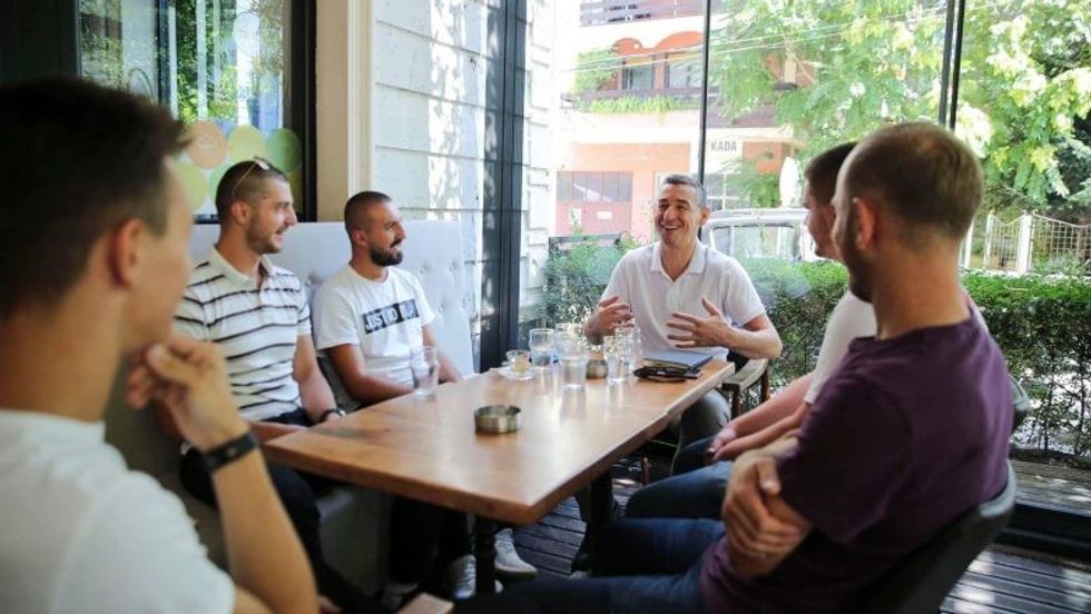 Kryetari Veseli me të rinjtë 4