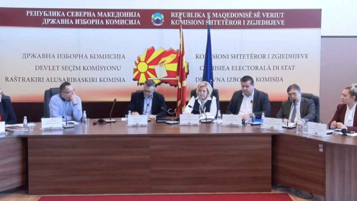 KSHZ i konfirmoi kryetarët e rinj të komunave ku kishte përsëritje të zgjedhjeve KSHZ i konfirmoi kryetarët e rinj të komunave ku kishte përsëritje të zgjedhjeve