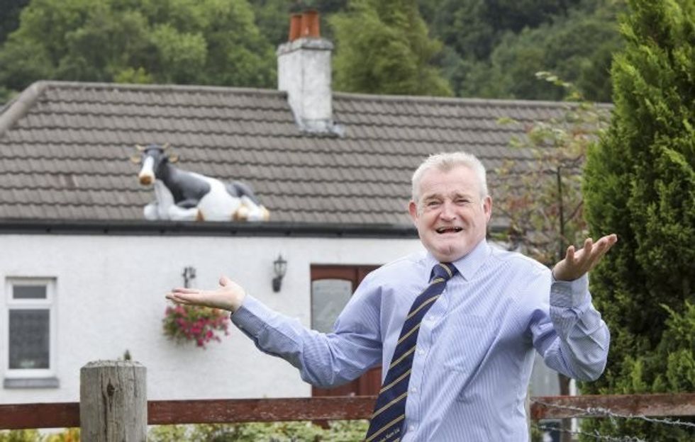 Kthehet nga pushimi gjeti ne kulm objektin misterioz me permasa gjigante foto 3