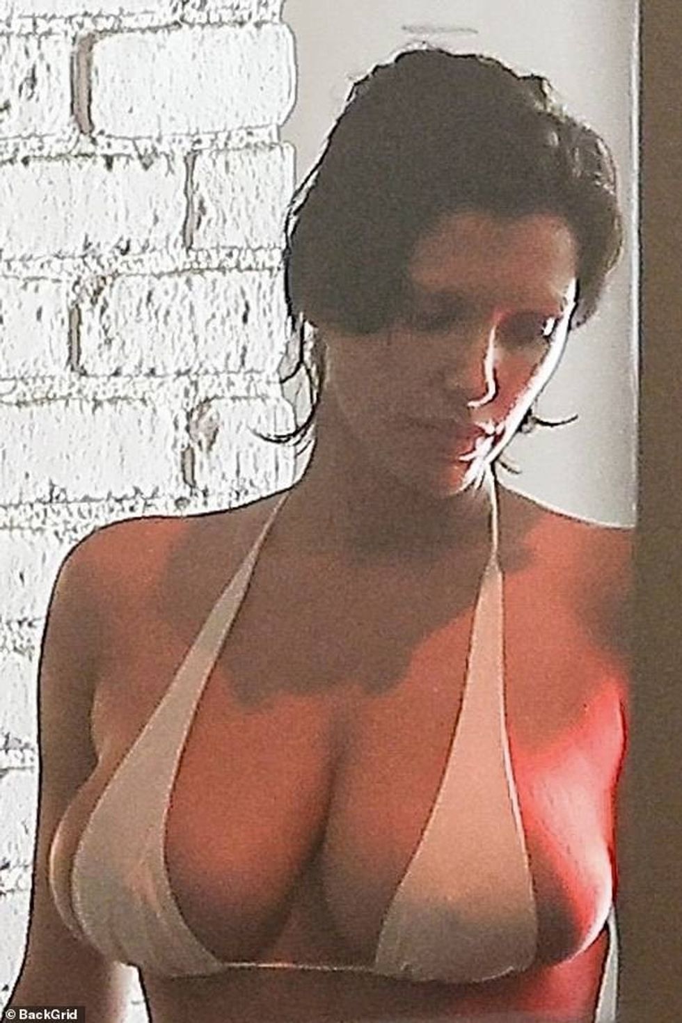 Kthimi i Censorit në Chateau Marmont në një pamje tjetër të guximshme vjen menjëherë pasi një burim i brendshëm zbuloi nëse arkitekti ishte i mirëpritur në hotel - i cili kushton rreth 774 dollarë në natë.