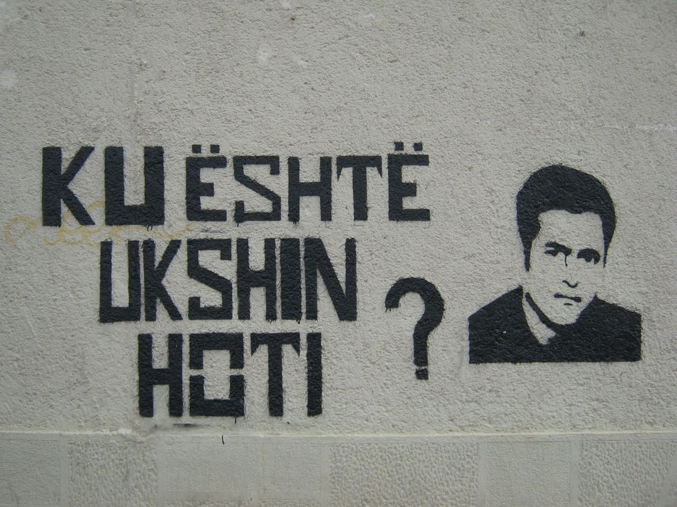 Ku është Ukshin Hoti graffiti in Priština