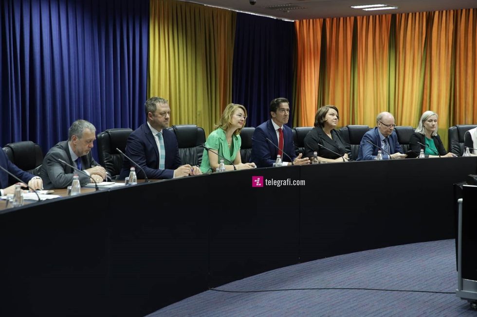 kurti finlanda irlanda1 tlg