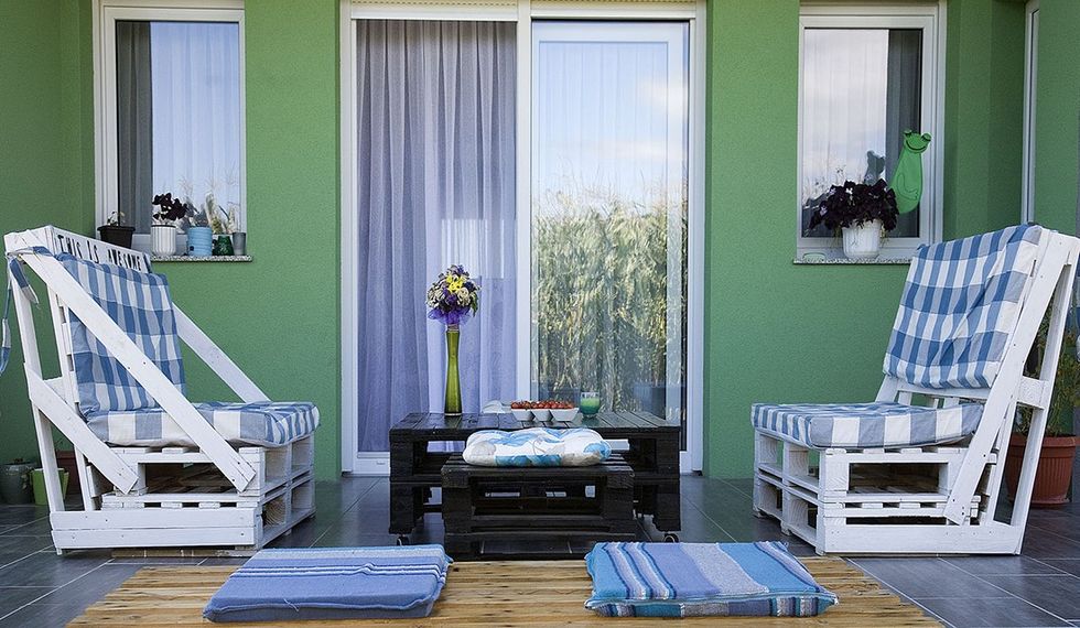 Kutina, 030913. Matija iz tvrtke Sklepajme.hr predstavio je svoj namjestaj kojeg izradjuje od paleta. Foto: Sandra Simunovic / CROPIX