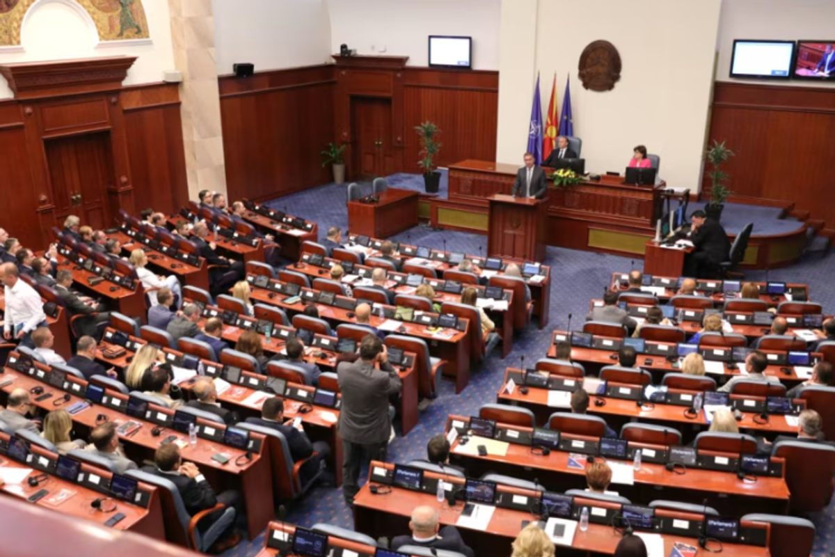 Dy Rezoluta në Kuvend kundër migrantëve, njëra nga pushteti dhe tjetra nga opozita Dy Rezoluta në Kuvend kundër migrantëve, njëra nga pushteti dhe tjetra nga opozita