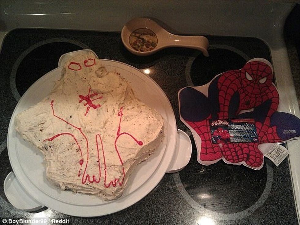 Kuzhinierët amatorë shfaqin dështimet më të mëdha në torta foto 5