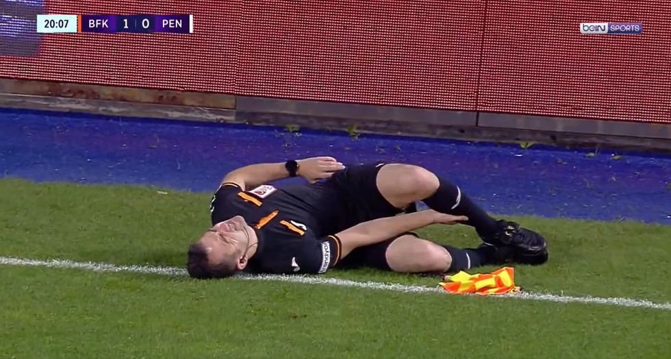 Ky është momenti kur një rreshtues u rrëzua nga një dëmtim gjatë një loje