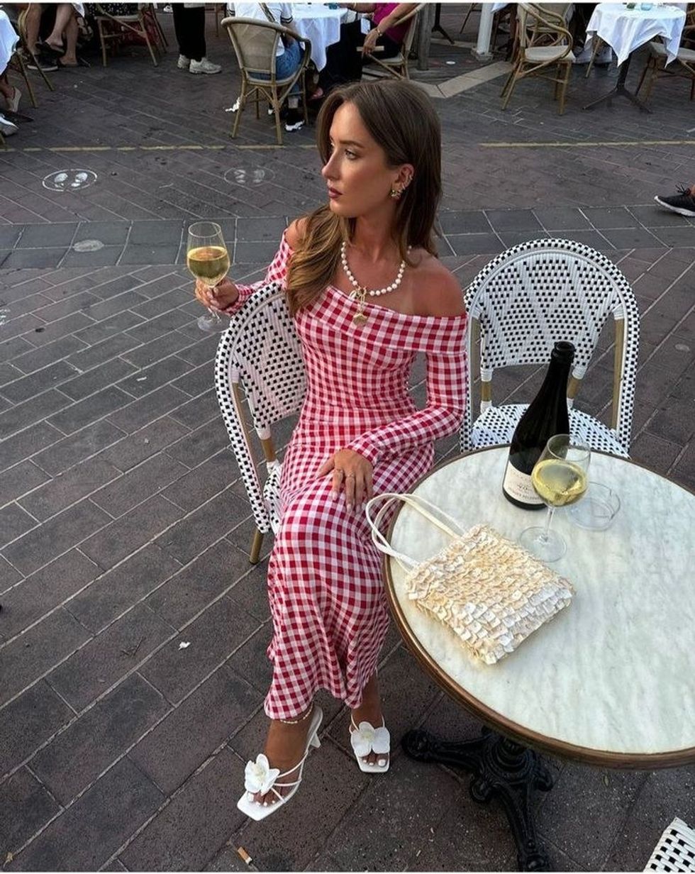 Ky fustan ikonik është zgjedhja më e ëmbël e sezonit