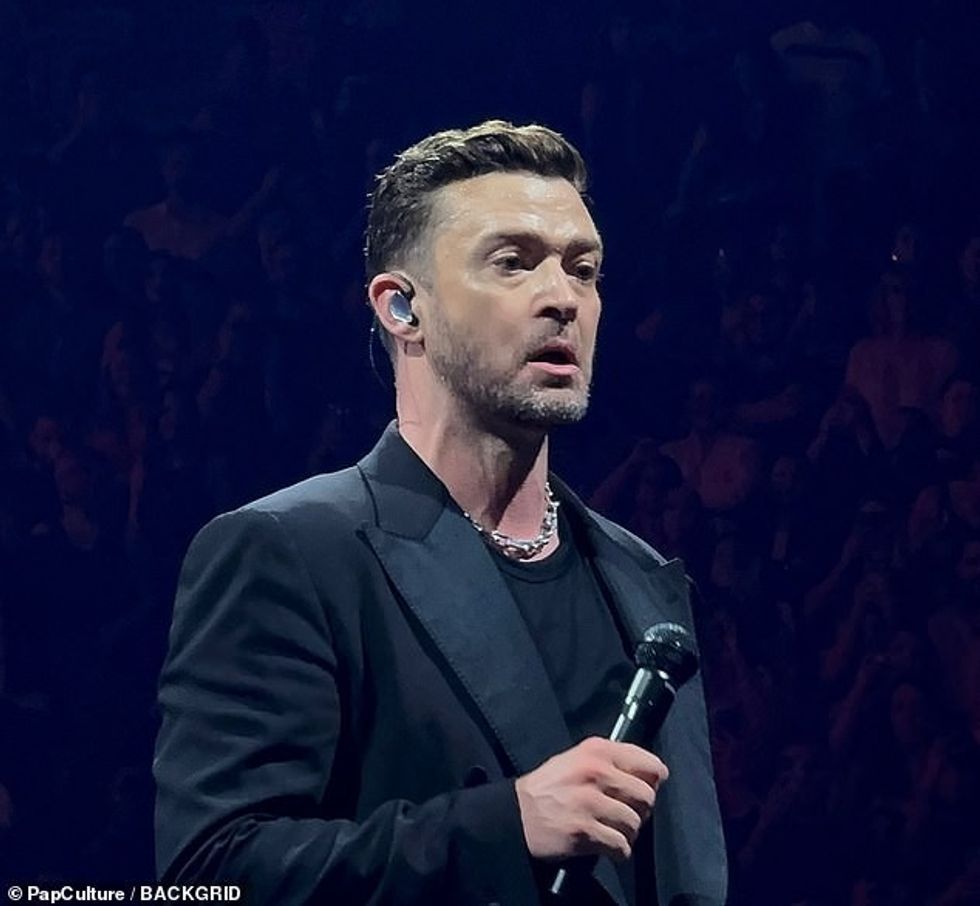 Ky shënon anulimin e shtatë të një prej koncerteve të tij pasi ai shtyu gjashtë shfaqje në tetor për shkak të sëmundjes; parë në qershor