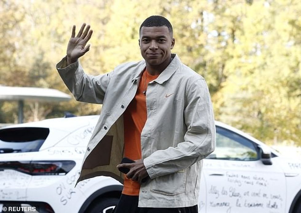 Kylian Mbappe deklaroi dëshirën e tij për t'u larguar nga PSG pasi klubi i Ligue 1 nuk e kishte paguar