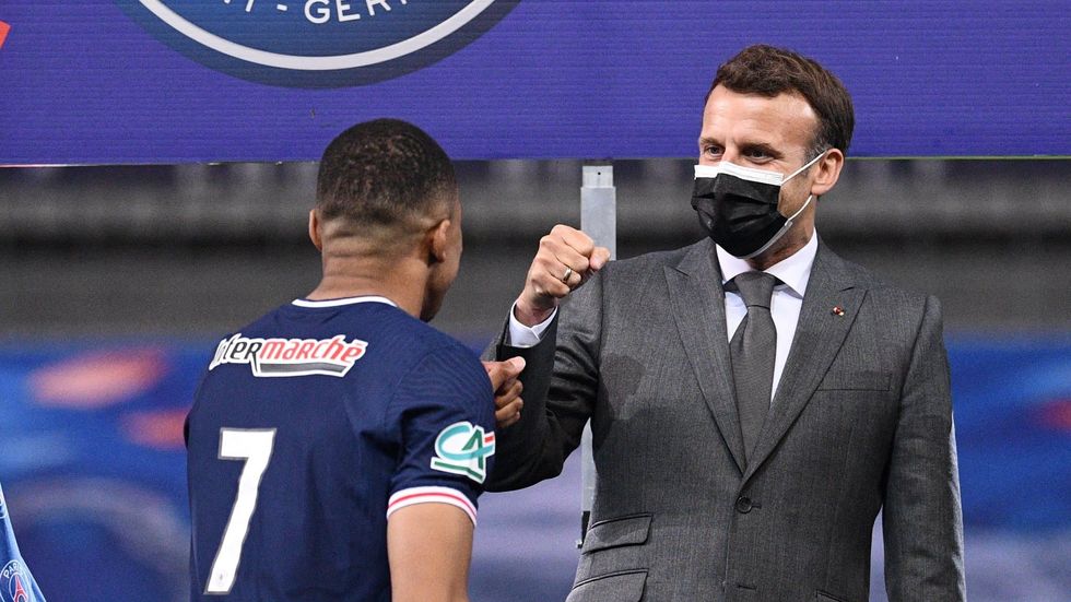 Kylian Mbappe et Emmanuel Macron 1032678
