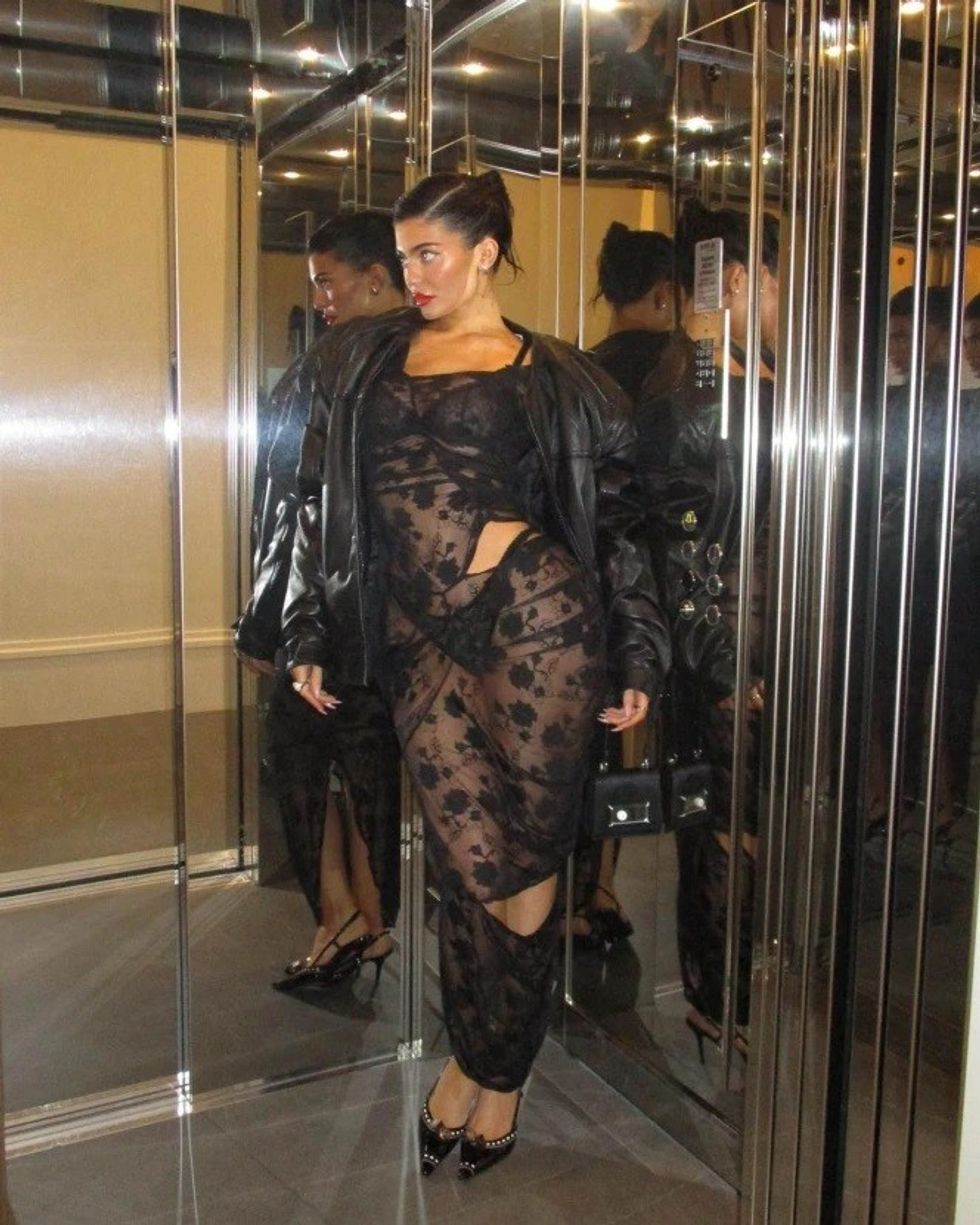 kylie jenner lace dress thong 0002