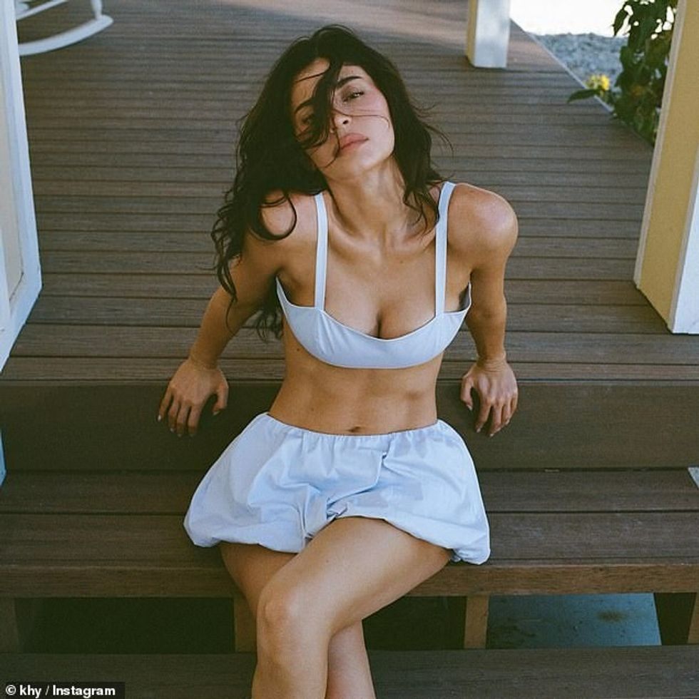Kylie Jenner vendosi një ekran me bukë për llogarinë e saj në Khy Instagram të premten
