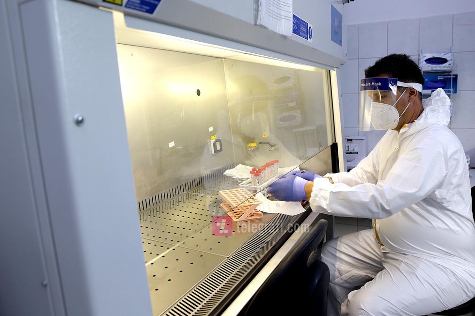 Laboratoret per COVID 19 ne IKSHPK foto Ridvan Slivova 30