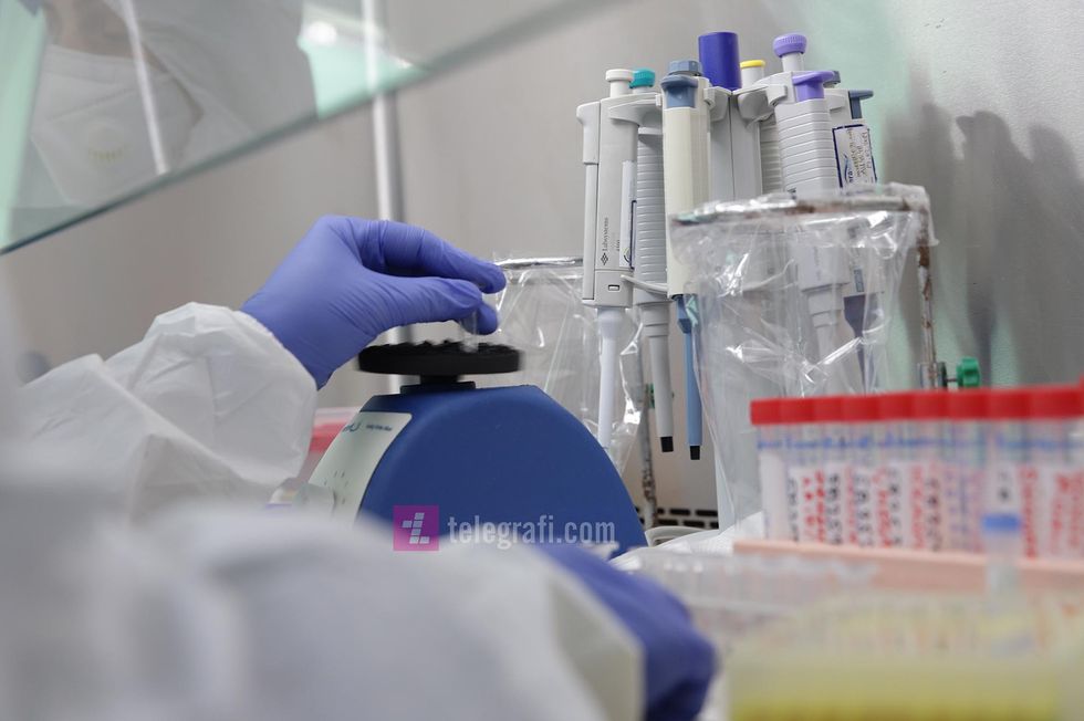 Laboratoret per COVID 19 ne IKSHPK foto Ridvan Slivova 53