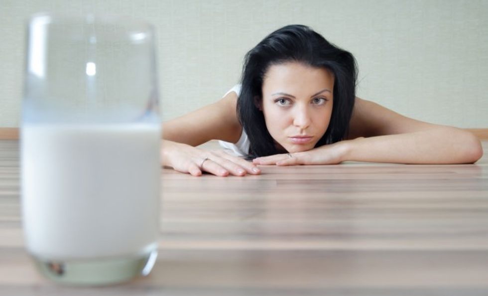 lactose-intolerance-milk_22590535-