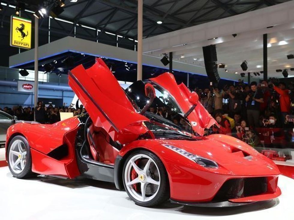 laferrari-i-pare-qe-ka-dale-nga-prodhimi-ne-shitje-per-dhjetemije-dollare-foto-4