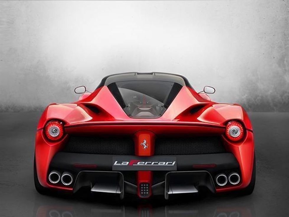 laferrari-i-pare-qe-ka-dale-nga-prodhimi-ne-shitje-per-dhjetemije-dollare-foto-5
