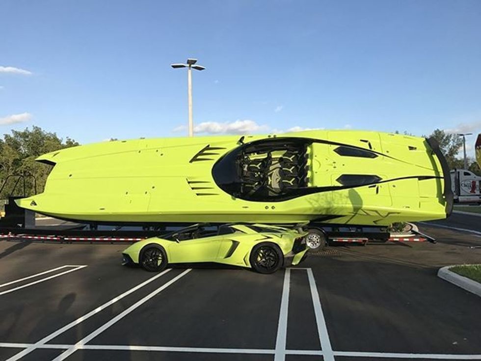 Lamborghini Aventador dhe jahti që ngjanë me të ne shitje per dy milione euro foto 2