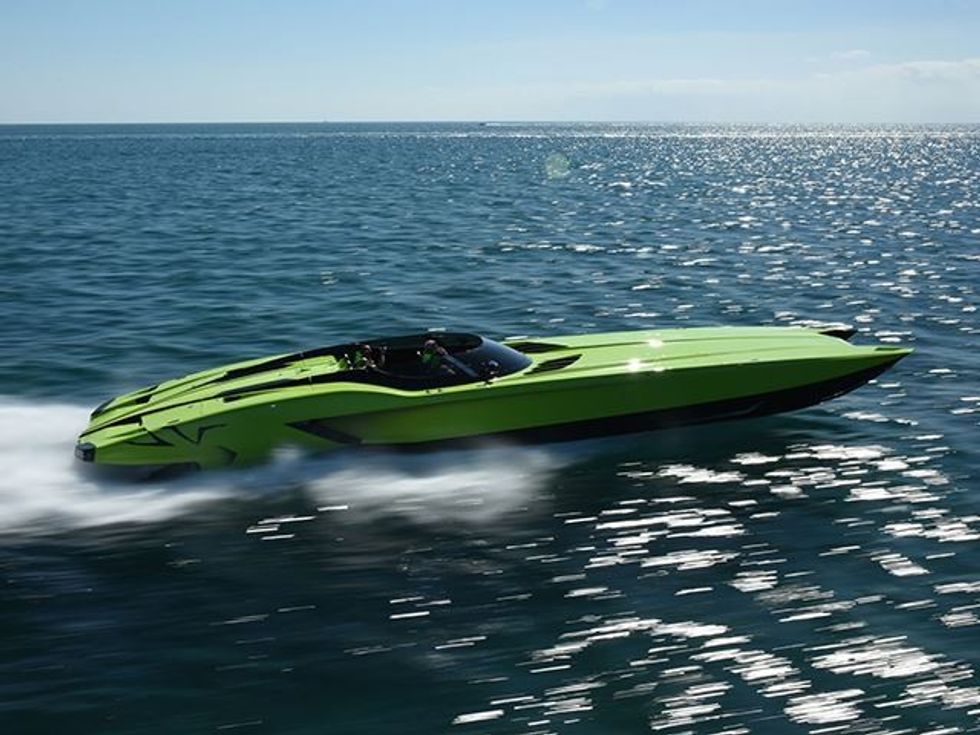 Lamborghini Aventador dhe jahti që ngjanë me të ne shitje per dy milione euro foto 3