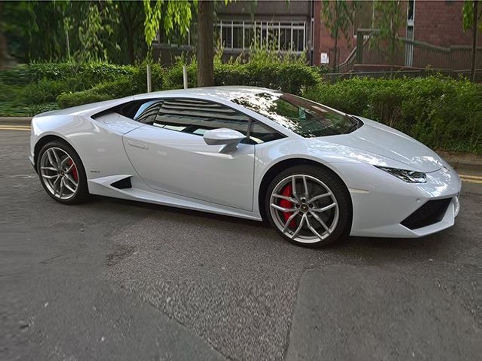 Lamborghini Huracan që kushton 200 mijë euro regjistrohet per te punuar si taksi foto 2