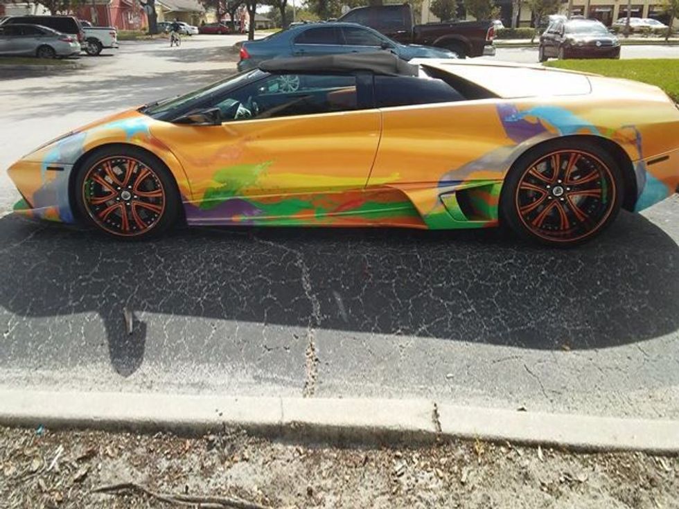 Lamborghini u gjet e parkuar në vendin e rezervuar për të hendikepuarit foto 2