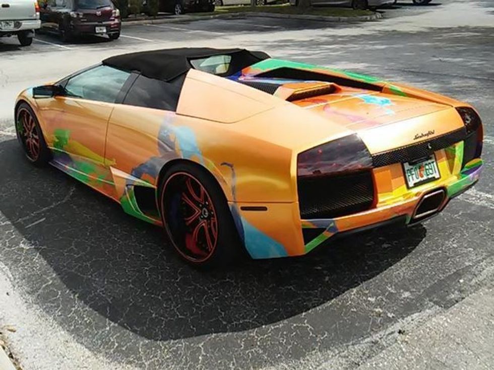 Lamborghini u gjet e parkuar në vendin e rezervuar për të hendikepuarit foto 3