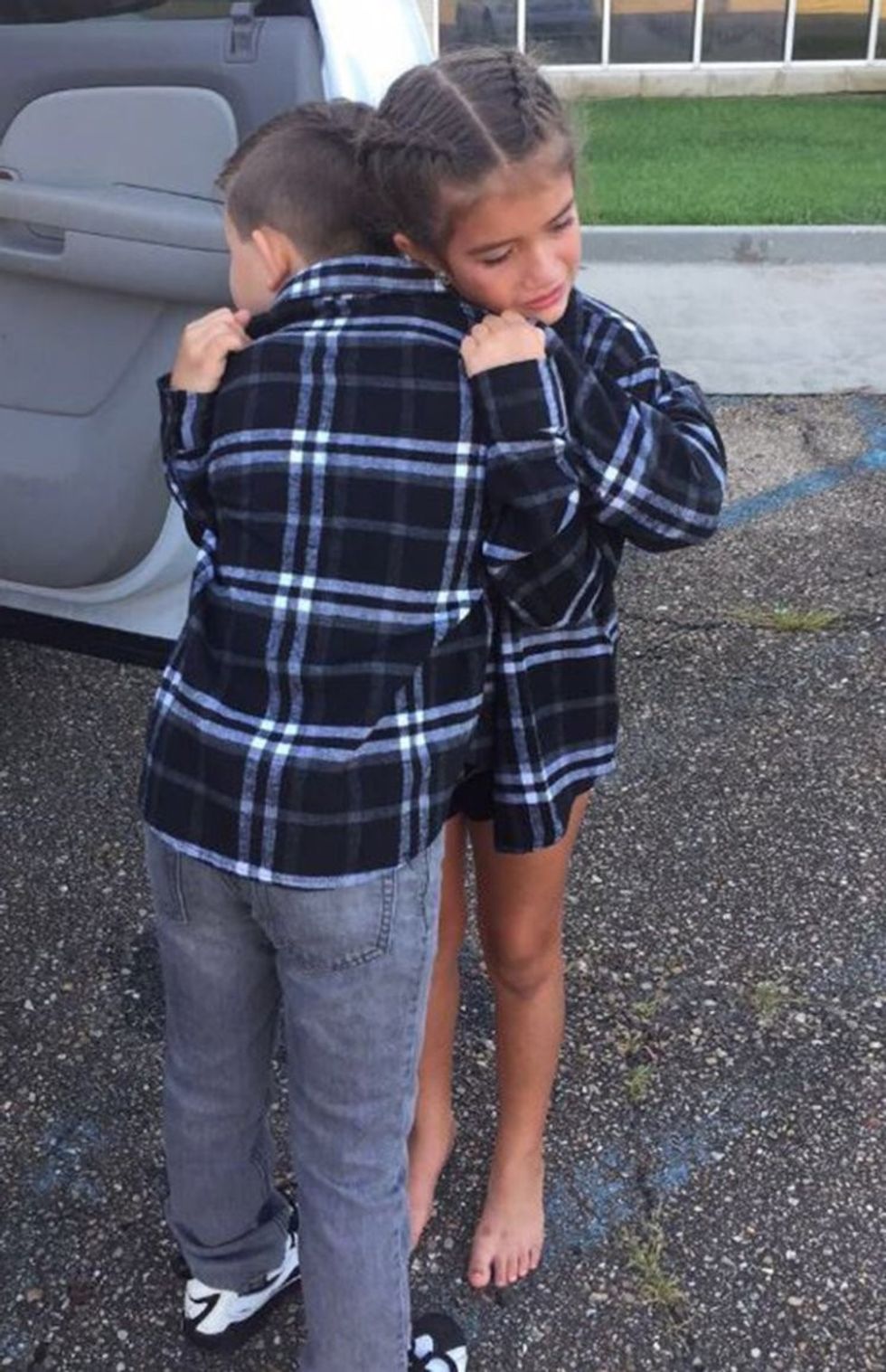 Lamtumira mbresëlënëse e nëntëvjeçarëve që janë rritur së bashku foto 2