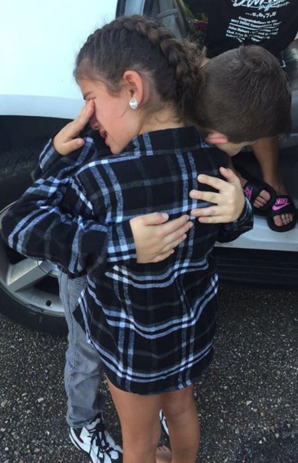 Lamtumira mbresëlënëse e nëntëvjeçarëve që janë rritur së bashku foto 3