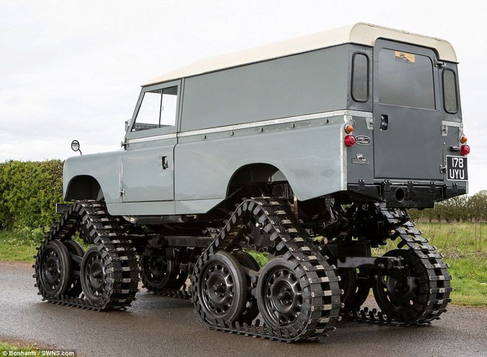 Land Rover me shirita sikur të tankut pritet te shitet ne anknad per 60 mije euro foto 4