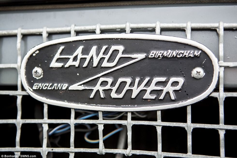 Land Rover me shirita sikur të tankut pritet te shitet ne anknad per 60 mije euro foto 7