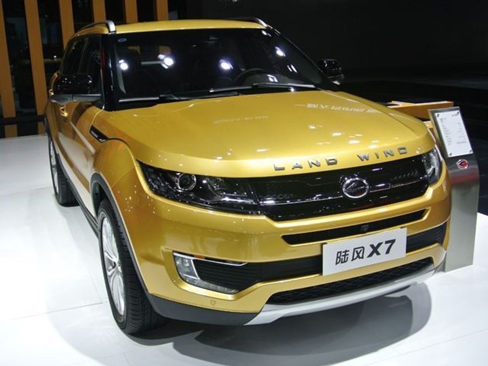 Land Wind është imitimi kinez i veturës Land Rover Evoque foto 3