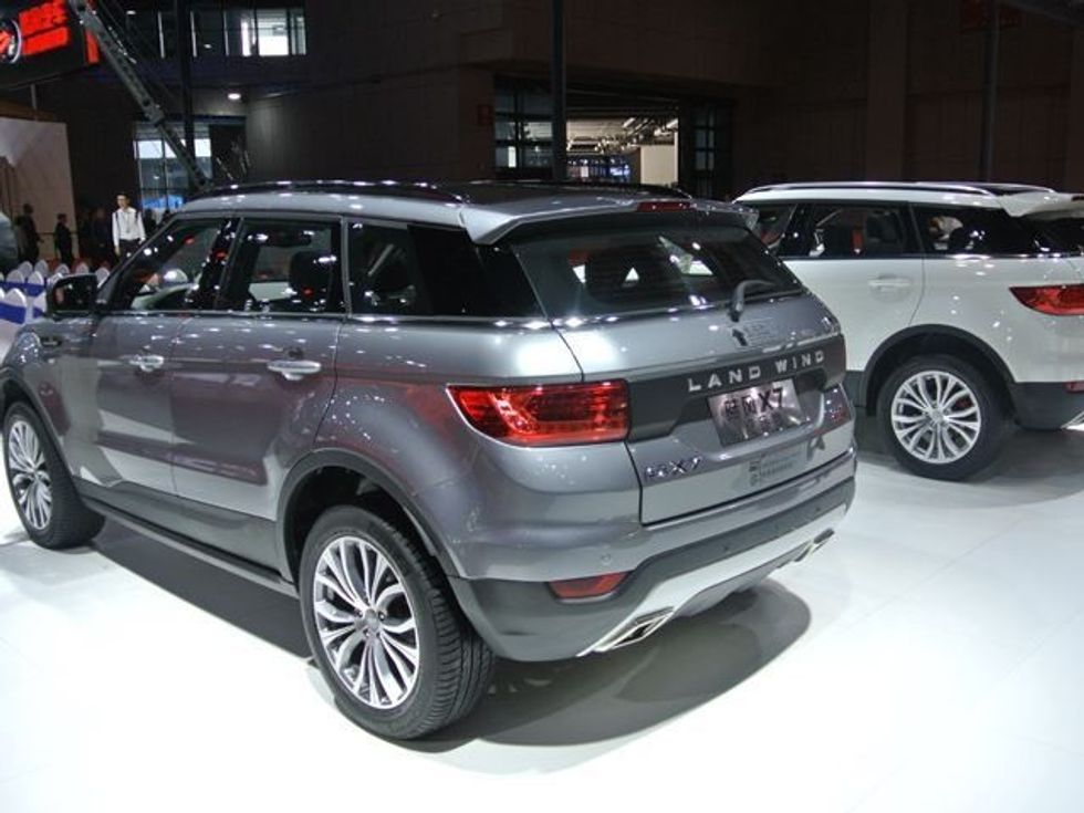 Land Wind është imitimi kinez i veturës Land Rover Evoque foto 4