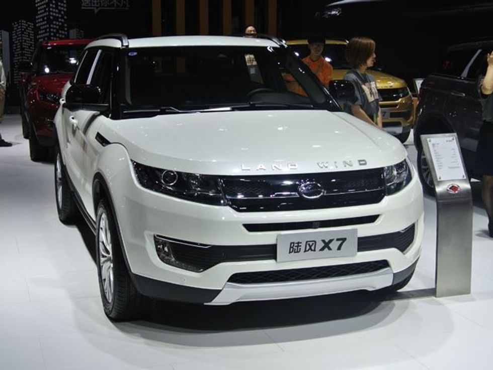 Land Wind është imitimi kinez i veturës Land Rover Evoque foto 6