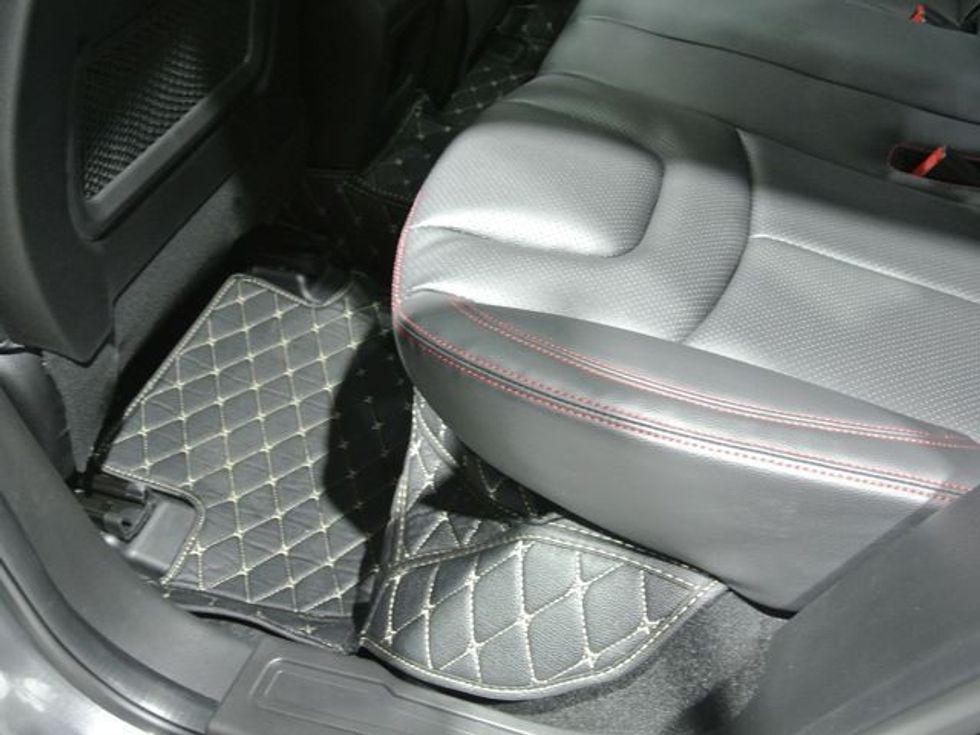 Land Wind është imitimi kinez i veturës Land Rover Evoque foto 9