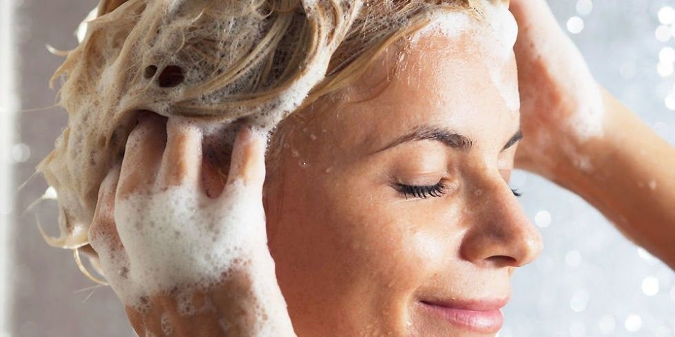 landscape 1433811271 gettymar15 smilingwoman washing hair1000sq