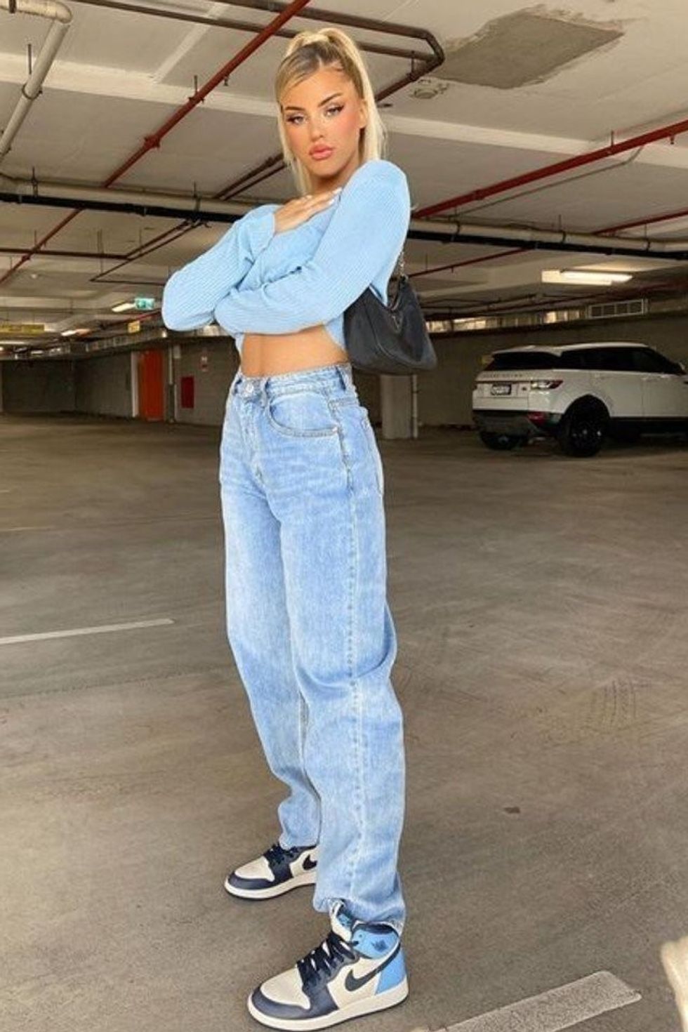 large trendy jeans every girl should own in 2020 2021 fustany image 24
