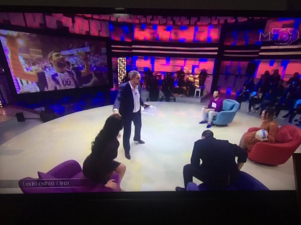 Ledri provon aftësitë në futobll, por zhgënjehet...